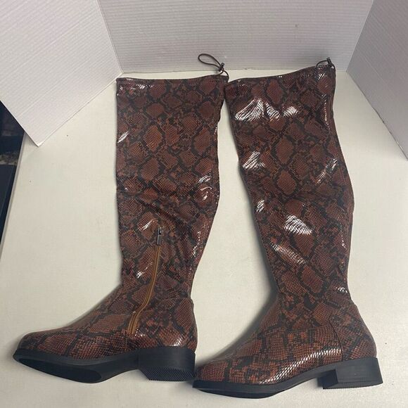 SHOEDAZZLE Women’s Knee Boots Reena Snake Design Beown Size 8 Zipper Closure NEW - Picture 8 of 11